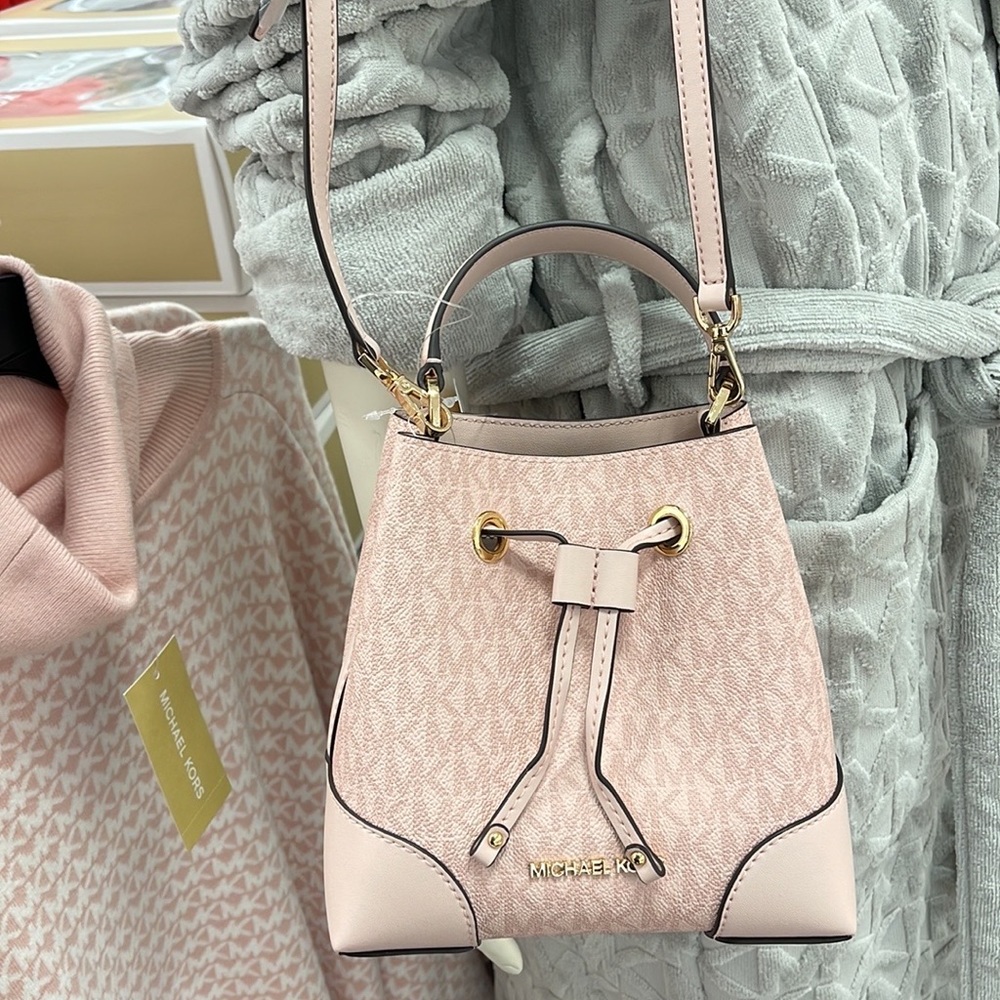 MICHAEL KORS 35F2GM9M1B MERCER SMALL BUCKET DRAWSTRING CROSSBODY
Dk Powder Blush - Picture 13 of 16